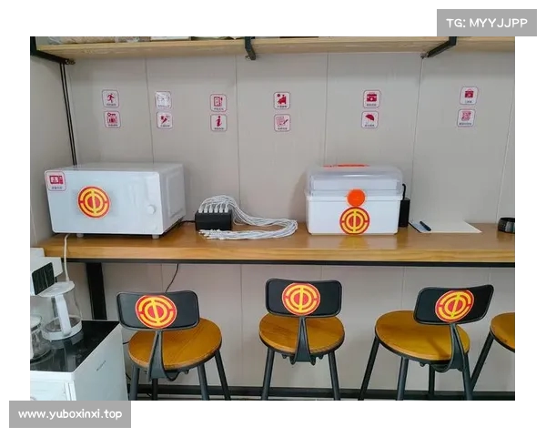 华为公司门前,快递小哥汗水浸透衣襟,任正非亲自邀请喝水暖心一幕 华为公司门前,快递小哥汗水浸透衣襟,任正非亲自邀请喝水暖心一幕